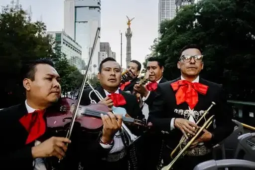 Mariachis tocando